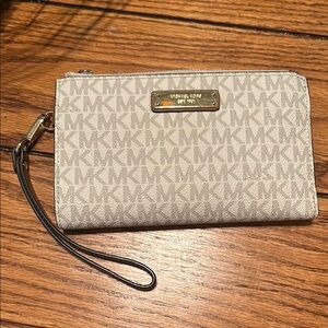 Michael Kors Light Tan Signature Wristlet